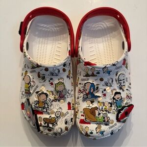 Peanuts Snoopy Charlie Brown Kids Unisex Size 4 Crocs Like New Condition